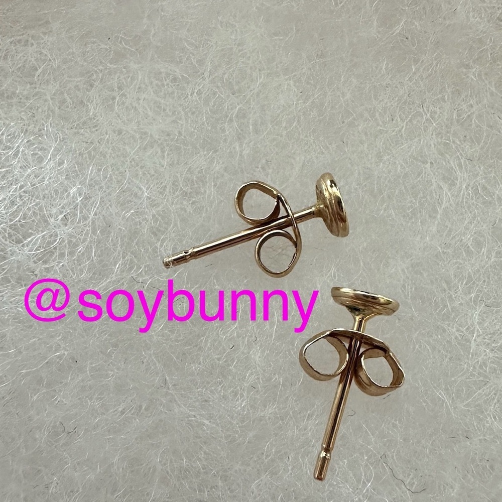 14k Solid Gold Cluster Stud Earrings (Like New) - Picture 3 of 4